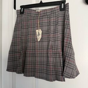 127:  EASEL NWT SKIRT BLACK (R2)